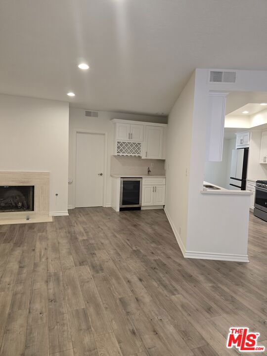 4444 Wilshire Boulevard, Los Angeles CA: https://media.crmls.org/mediaz/5d2d2343-fa60-444f-9a6f-3aaee5d2609b.jpg