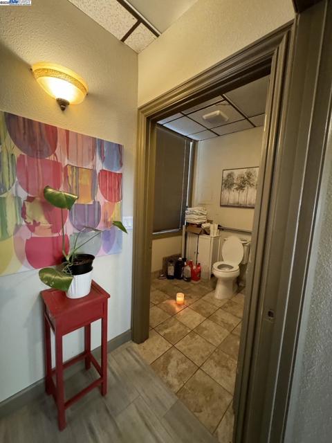 91 Gregory Ln #8, Pleasant Hill CA: https://media.crmls.org/mediaz/5d2da894-7d9c-40a5-bd1d-02dcbd895227.jpg