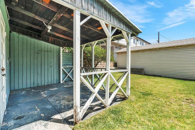 4419 4419 1/2 Corliss Street, Los Angeles CA: https://media.crmls.org/mediaz/5d2e3bd6-98bf-4c4b-ab85-7d3b68b841cd.jpg
