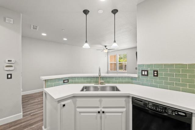307 Blossom Rock Lane, Folsom CA: https://media.crmls.org/mediaz/5d2e4d51-abc1-443f-b9f5-3f1063f1a997.jpg