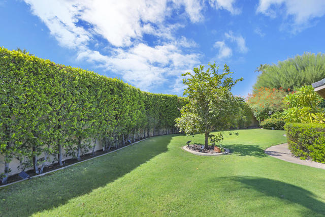 58 Sutton Place E, Palm Desert, CA 92211