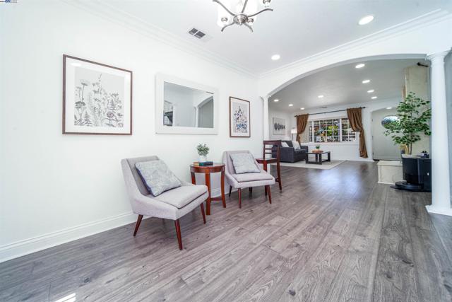 37621 Glenmoor Dr, Fremont CA: https://media.crmls.org/mediaz/5d2f689c-cab7-422a-b06b-914f2592ee6b.jpg