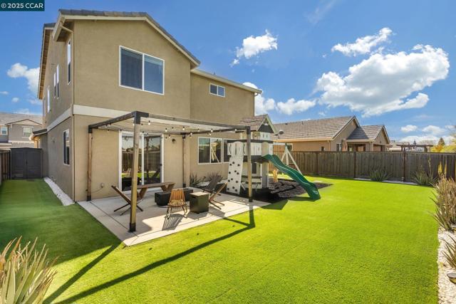 9603 Del Seis Dr, Sacramento CA: https://media.crmls.org/mediaz/5d2f7c20-d341-4200-a90f-46873c98a627.jpg