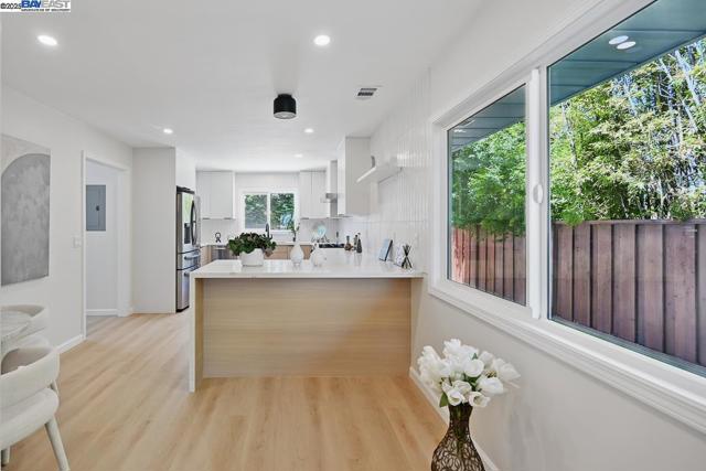 Image 18 of 60 For 48 Garden Rd