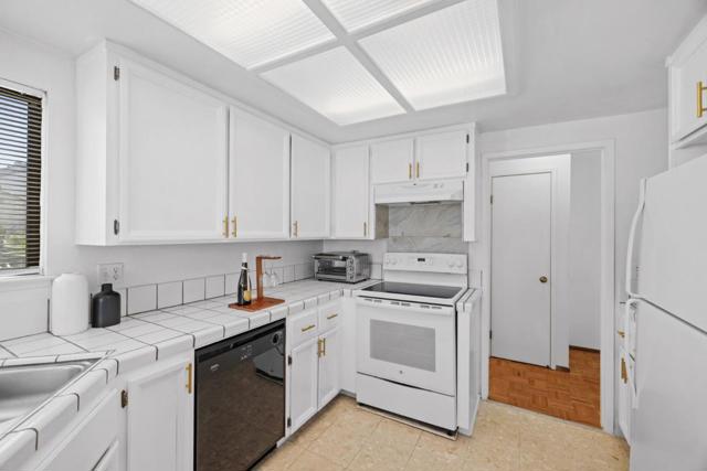 43 Appian Way, South San Francisco CA: https://media.crmls.org/mediaz/5d3001ac-aaee-47f5-89b3-6a6f69dd237d.jpg