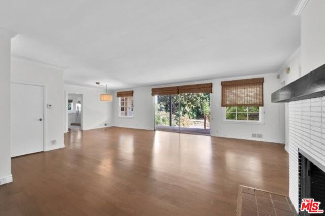 11378 Ovada Place, Los Angeles CA: https://media.crmls.org/mediaz/5d30a684-095e-40cf-8b83-0b984423594d.jpg