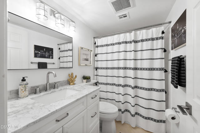 11556 Coralberry Court, Moorpark CA: https://media.crmls.org/mediaz/5d30ccdc-0c80-4aad-8973-c5fcae2063df.jpg