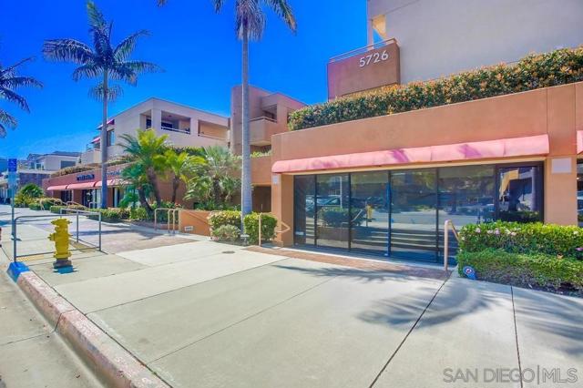 5726 La Jolla Blvd, La Jolla CA: https://media.crmls.org/mediaz/5d30d4ea-0800-4e3e-acac-36062ff0427d.jpg