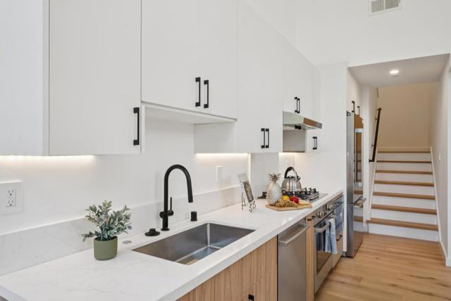 1433 Floribunda Avenue, Burlingame CA: https://media.crmls.org/mediaz/5d3171f7-e29f-4aa4-8ed4-2c704db7699b.jpg