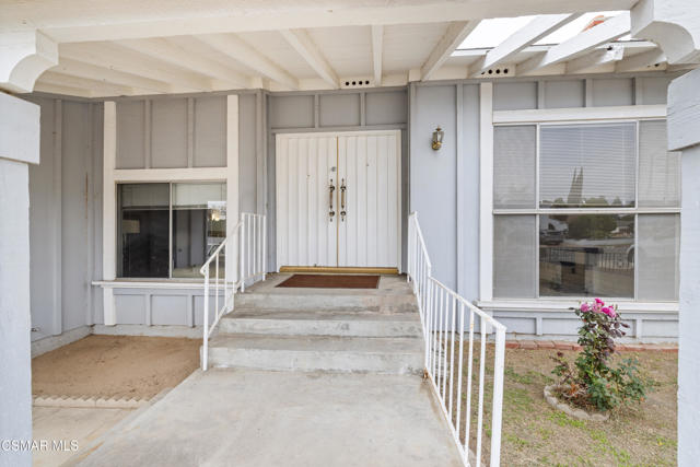 2385 N Justin Avenue, Simi Valley CA: https://media.crmls.org/mediaz/5d3185dd-a991-49cd-adad-1b038721de45.jpg