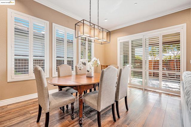 1741 Veneto Ln, Brentwood CA: https://media.crmls.org/mediaz/5d31871a-aa67-4dd0-a5ca-0bff7c91d900.jpg