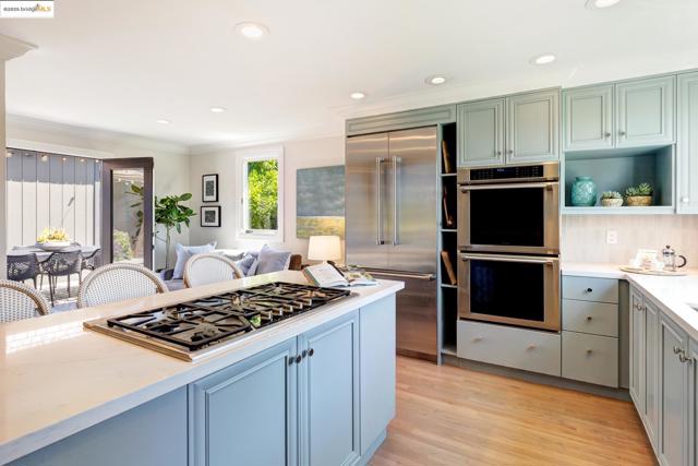 2 Cavendish Ln, Piedmont CA: https://media.crmls.org/mediaz/5d322d44-2749-48a6-8a30-4c8614625877.jpg