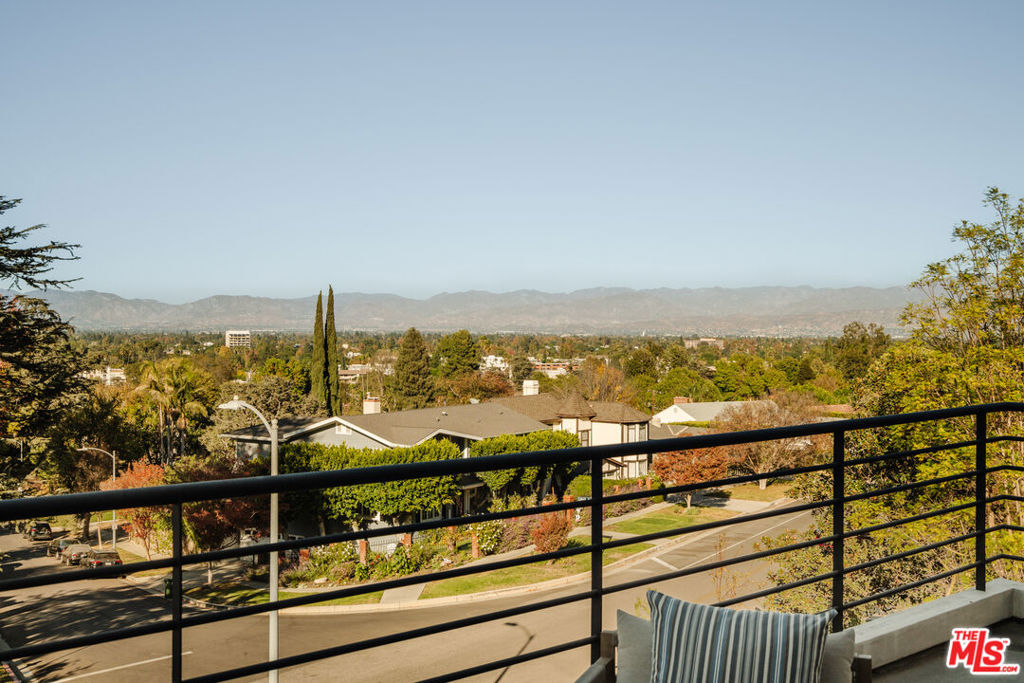 13866 Valley Vista BoulevardSherman Oaks img 2