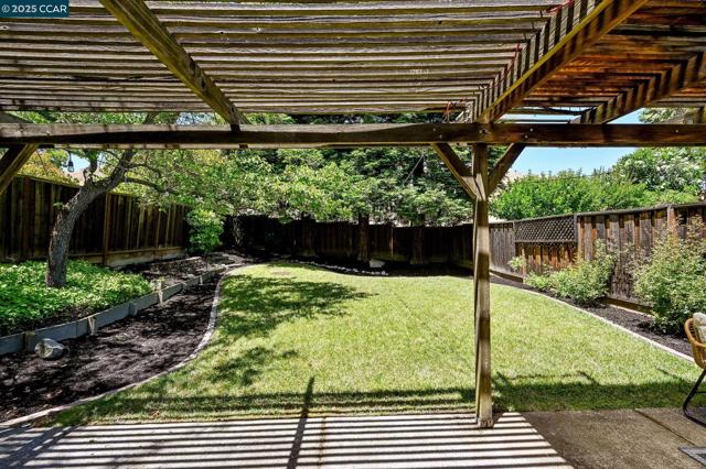 2120 Shady Creek Pl, Danville CA: https://media.crmls.org/mediaz/5d32baf1-86f3-400f-b075-0d613bbbd03e.jpg