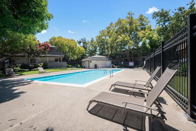 3054 Shadow Springs Place, San Jose CA: https://media.crmls.org/mediaz/5d33442c-7262-481f-9692-bef4379fa1dd.jpg