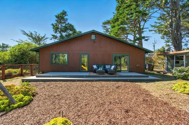 430 Marine Boulevard, Moss Beach CA: https://media.crmls.org/mediaz/5d337b66-fdc8-4592-a80e-667f9dfe1dce.jpg
