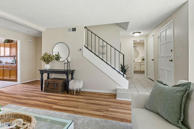 Detail Gallery Image 8 of 32 For 15091 Varsity St #C,  Moorpark,  CA 93021 - 3 Beds | 2/1 Baths