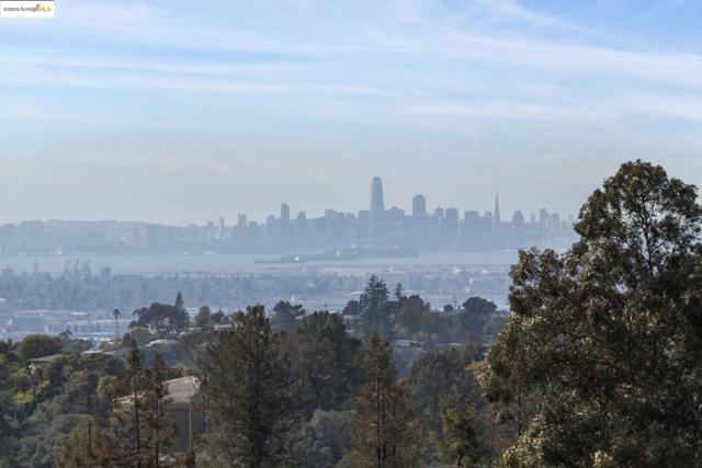93 Thousand Oaks St, Oakland CA: https://media.crmls.org/mediaz/5d346818-31f6-47bb-9f98-c097628e4588.jpg
