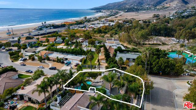 30630 Morning View Drive, Malibu CA: https://media.crmls.org/mediaz/5d348256-ed62-4ad1-bfb1-8afe293716f6.jpg