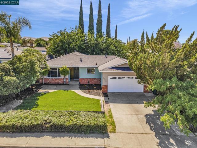 1330 Aster Dr, Antioch CA: https://media.crmls.org/mediaz/5d34a2d3-9cd2-49f8-a4c7-db4af3185aa4.jpg
