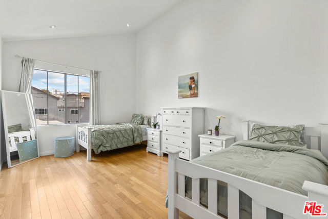 1506 S Bentley Avenue, Los Angeles CA: https://media.crmls.org/mediaz/5d34c604-b74b-4474-a68f-ee978b90629a.jpg