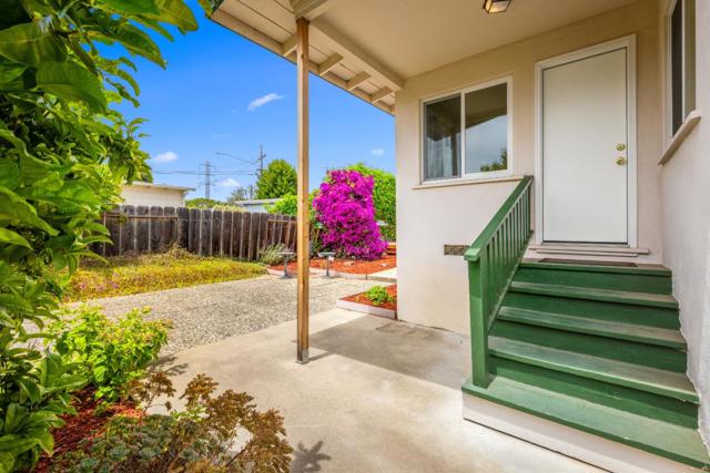 7 Setter Place, Monterey CA: https://media.crmls.org/mediaz/5d3547c5-a290-4309-80f1-977b868af75e.jpg