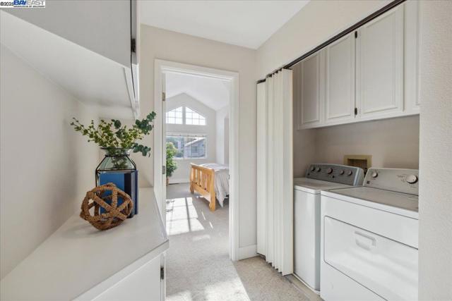 2211 Oakland Ave, Pleasanton CA: https://media.crmls.org/mediaz/5d3596f1-09c1-477c-a701-d9feeca6ba45.jpg