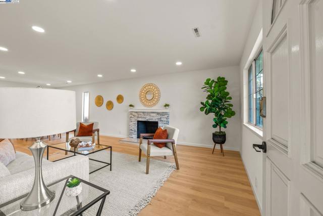 2561 Middlefield Ave, Fremont CA: https://media.crmls.org/mediaz/5d35b336-8691-4350-b2a4-1f9359b559b7.jpg
