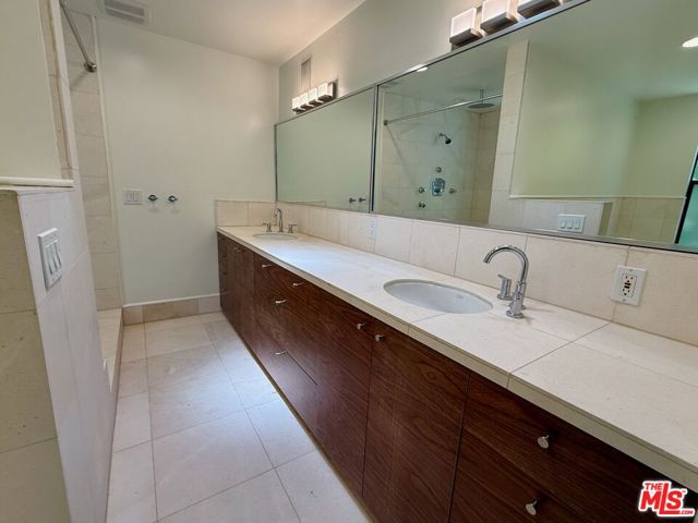 2415 Laurel Pass / Bypass, Los Angeles CA: https://media.crmls.org/mediaz/5d35b4eb-4218-477a-bd3e-13865f3a1f26.jpg
