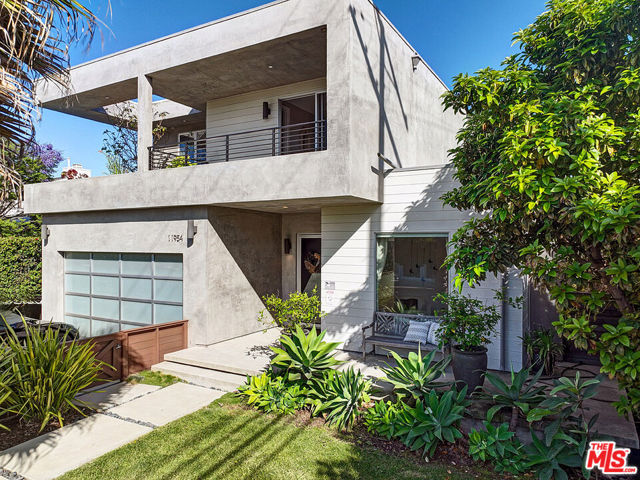 11954 Lucile Street, Culver City CA: https://media.crmls.org/mediaz/5d361f4a-d0c9-4855-9c8f-e86c2608ed84.jpg