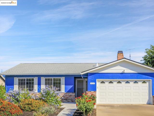 3326 Hacienda Way, Antioch CA: https://media.crmls.org/mediaz/5d36473e-ce75-40f9-981e-9ae55340ce01.jpg
