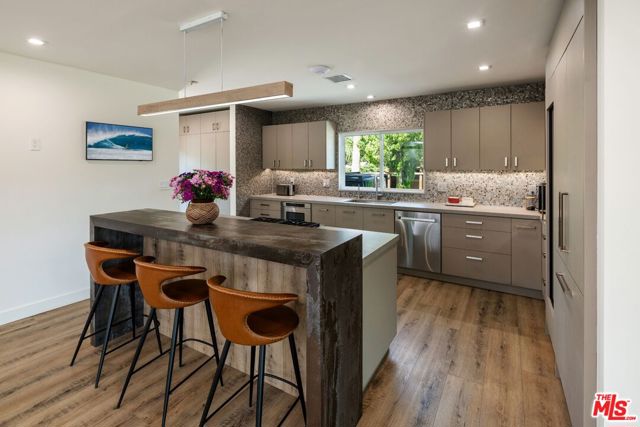10555 Art Street, Sunland CA: https://media.crmls.org/mediaz/5d370117-043c-4150-8c39-784430e00232.jpg