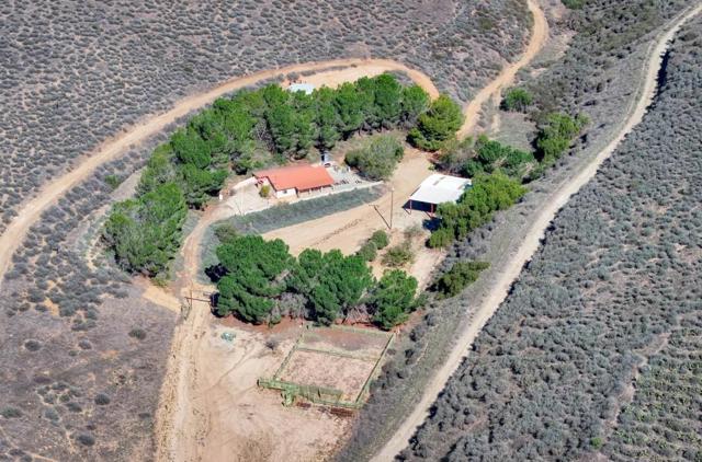 33900 Fabry Road, Soledad CA: https://media.crmls.org/mediaz/5d370805-c91f-4678-a87a-dbcde70ad004.jpg