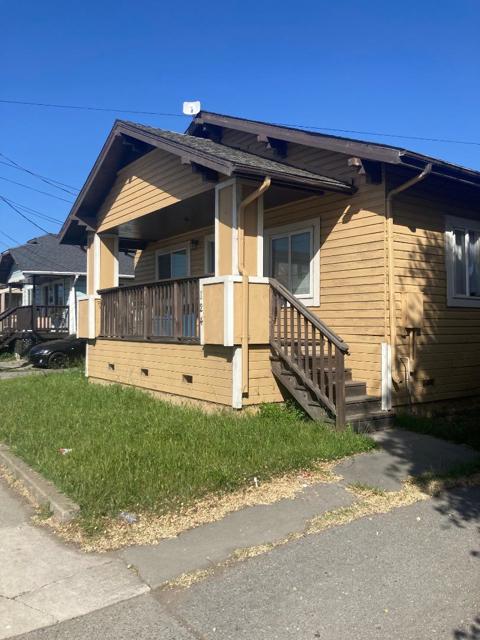 124 Riverside Drive, Watsonville CA: https://media.crmls.org/mediaz/5d371b43-88a9-443a-b640-da4abd89914a.jpg