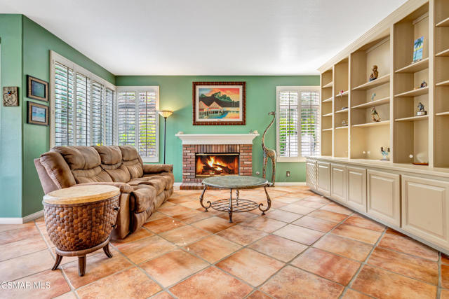 32834 Barrett Drive, Westlake Village CA: https://media.crmls.org/mediaz/5d378353-9317-498b-a812-3649ee685e1b.jpg