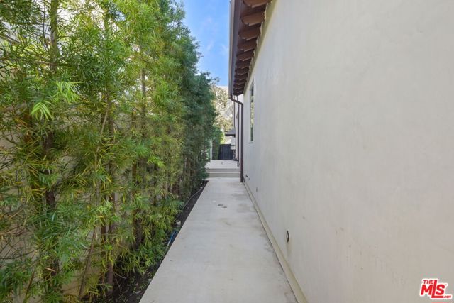 1153 S Clark Drive, Los Angeles CA: https://media.crmls.org/mediaz/5d37fa83-d7a6-42b6-8d4c-049ec2a14c81.jpg