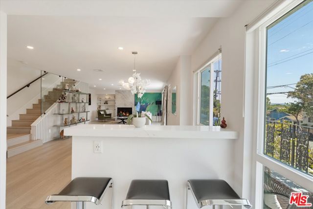 737 Pier Avenue, Santa Monica CA: https://media.crmls.org/mediaz/5d384717-9a24-4540-9d66-c945bac72252.jpg