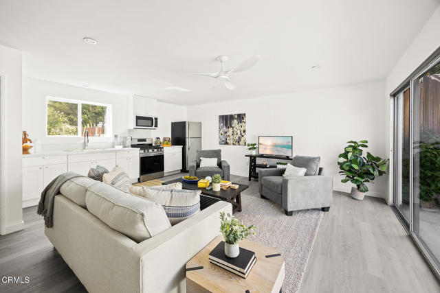 4543 Rockland Place, La Canada Flintridge CA: https://media.crmls.org/mediaz/5d38576f-1445-40b3-976c-b1630db95b23.jpg