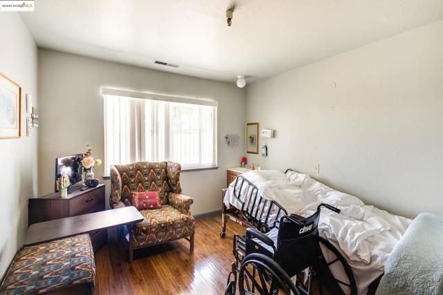 18905 Standish Ave, Hayward CA: https://media.crmls.org/mediaz/5d3858b5-8eff-4f1e-8f8b-726ab9203258.jpg