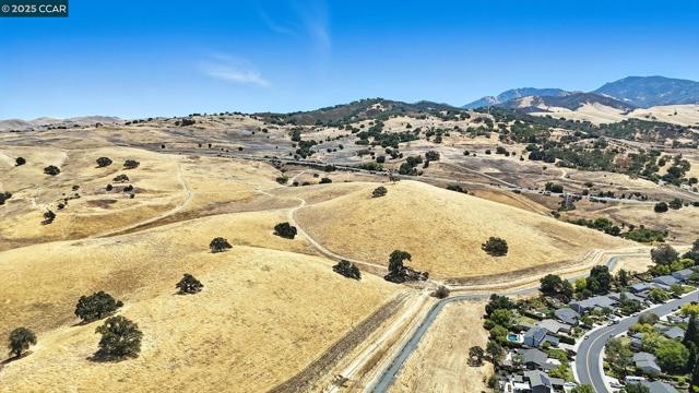4417 Sunlight Ct, Concord CA: https://media.crmls.org/mediaz/5d38c9c1-b900-4e0e-875d-950424b18e0d.jpg