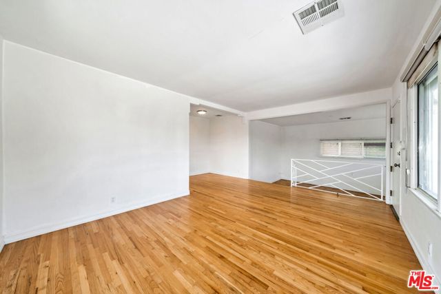 408 W Manchester Avenue, Playa del Rey CA: https://media.crmls.org/mediaz/5d38db81-621a-4ed5-aa0f-409e84c5cd67.jpg