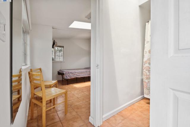 2000 CLINTON AVENUE, Alameda CA: https://media.crmls.org/mediaz/5d394aa3-e28a-45de-bbe5-4082ed016a08.jpg