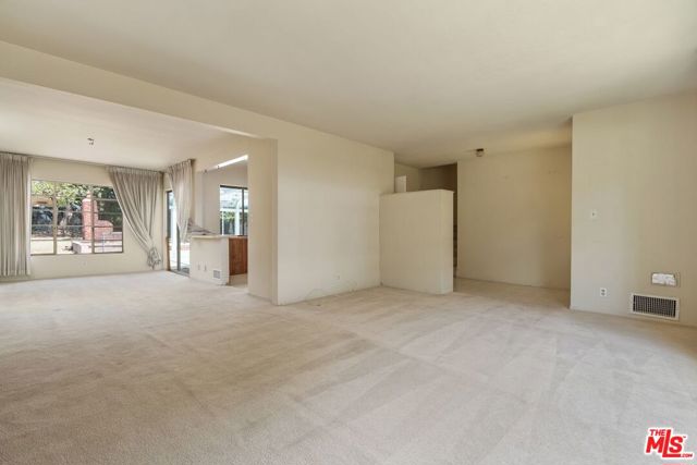 1121 Yale Street photo 6