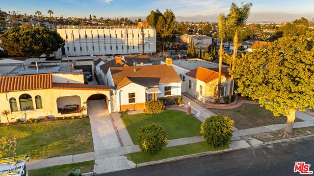 4325 W 58th Place, Los Angeles CA: https://media.crmls.org/mediaz/5d39cfa9-5f9c-42f6-a288-9e2e377987da.jpg