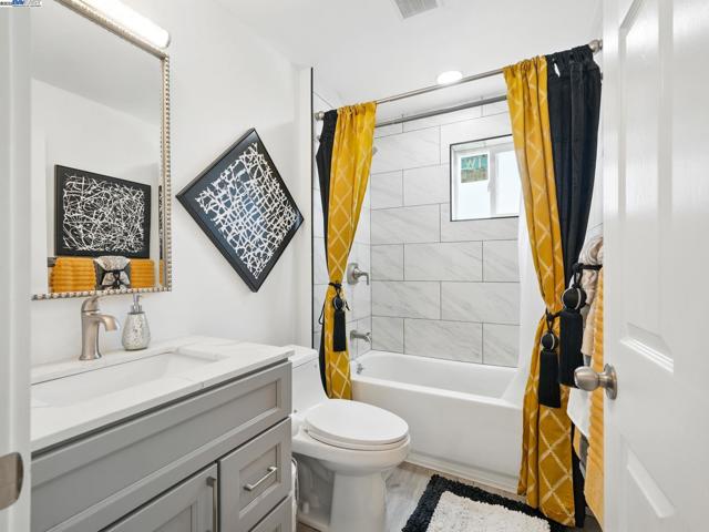 2579 Jacobs St, Hayward CA: https://media.crmls.org/mediaz/5d39e145-df6a-4b29-a328-1e4cc86529fb.jpg