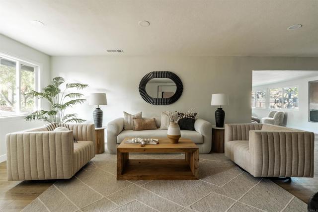 Detail Gallery Image 3 of 32 For 2275 Ivy Rd, Oceanside,  CA 92054 - 3 Beds | 2 Baths