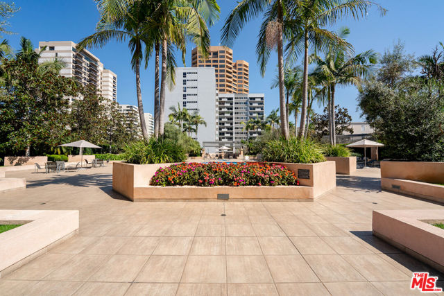 10490 Wilshire Boulevard, Los Angeles CA: https://media.crmls.org/mediaz/5d3ae06e-b15f-4762-a4b7-0e6cb5f4553d.jpg