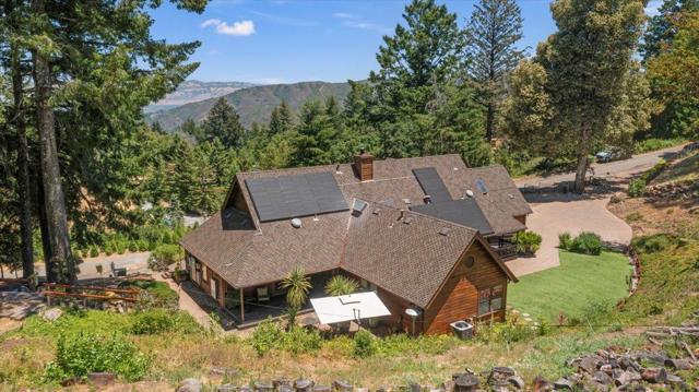 19960 Skyline Boulevard, Los Gatos CA: https://media.crmls.org/mediaz/5d3b0649-0752-4dc5-8574-6550bdc12f34.jpg