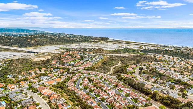 2157 Sea Village Cir, Cardiff by the Sea CA: https://media.crmls.org/mediaz/5d3bab19-a6de-4379-b925-563bacb87b86.jpg