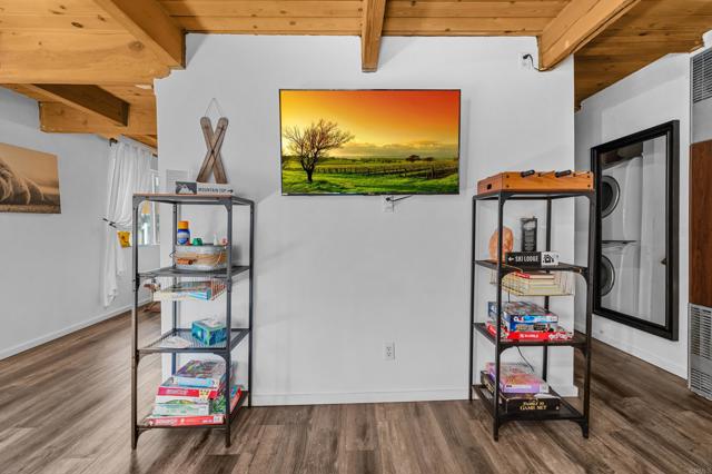 138 Leonard Lane, Sugarloaf CA: https://media.crmls.org/mediaz/5d3bde79-dfb1-49c9-a4e8-f90cac17f46a.jpg